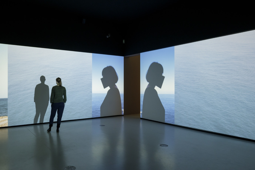 Deutsche Börse 2015: Dutch artist nominee Viviane Sassen and her 2014  multimedia exhibition Umbra